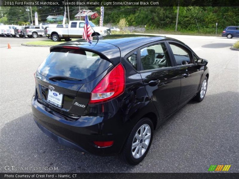 Tuxedo Black Metallic / Light Stone/Charcoal Black Cloth 2011 Ford Fiesta SE Hatchback