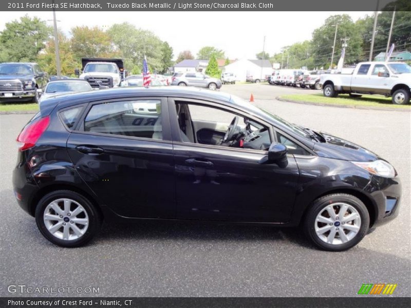 Tuxedo Black Metallic / Light Stone/Charcoal Black Cloth 2011 Ford Fiesta SE Hatchback