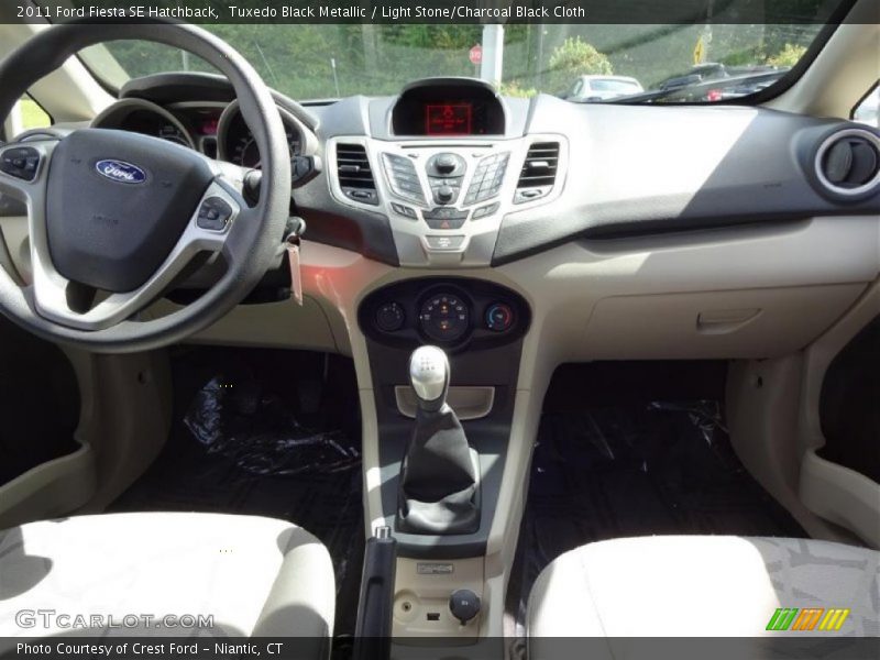 Tuxedo Black Metallic / Light Stone/Charcoal Black Cloth 2011 Ford Fiesta SE Hatchback