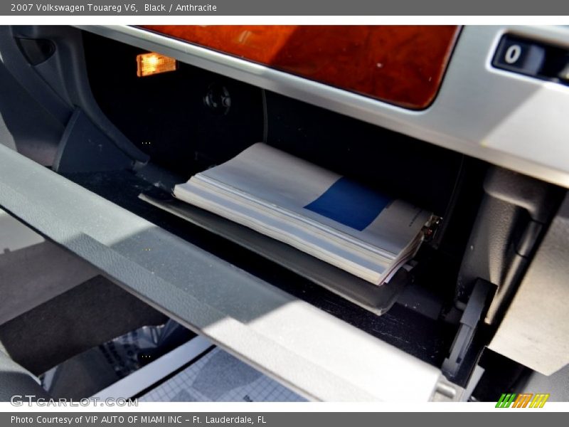 Black / Anthracite 2007 Volkswagen Touareg V6