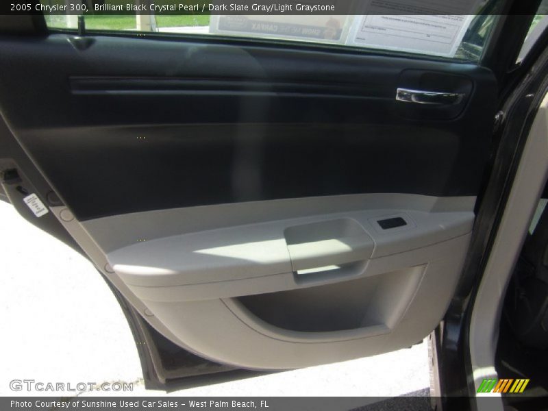 Brilliant Black Crystal Pearl / Dark Slate Gray/Light Graystone 2005 Chrysler 300