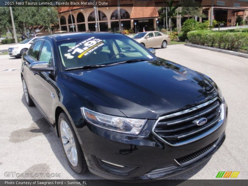 Tuxedo Black Metallic / Dune 2015 Ford Taurus Limited