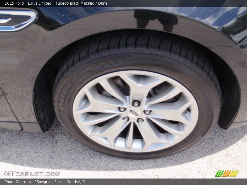 Tuxedo Black Metallic / Dune 2015 Ford Taurus Limited