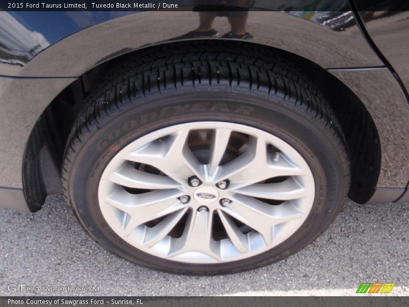 Tuxedo Black Metallic / Dune 2015 Ford Taurus Limited