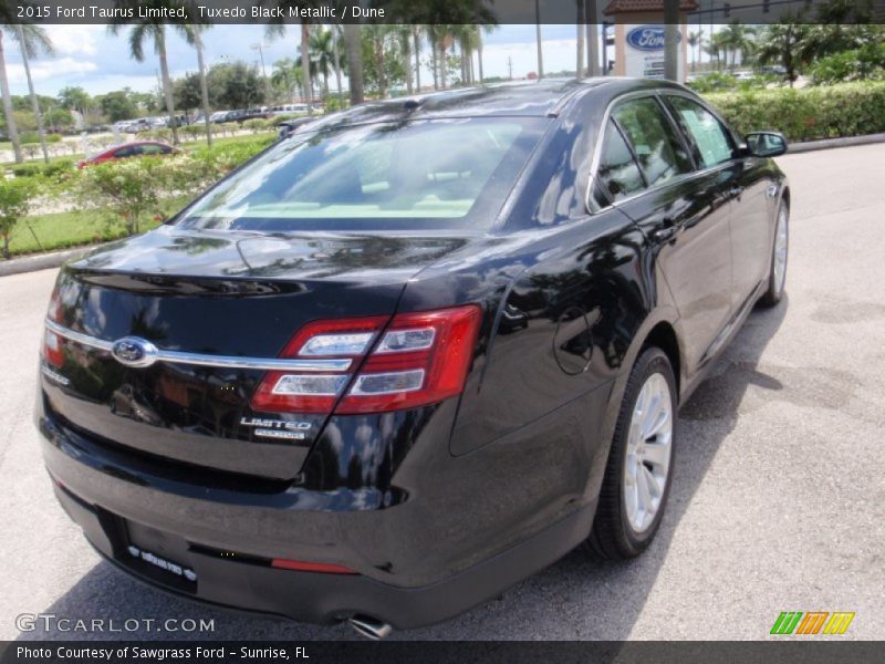 Tuxedo Black Metallic / Dune 2015 Ford Taurus Limited