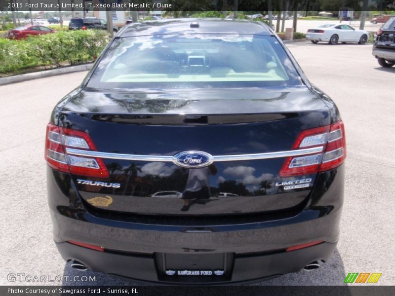 Tuxedo Black Metallic / Dune 2015 Ford Taurus Limited