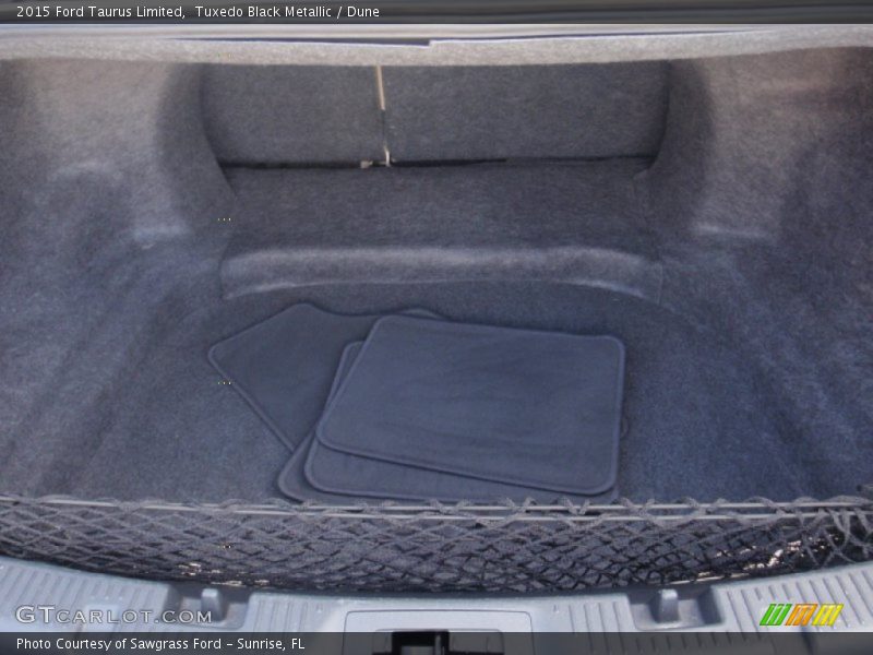 Tuxedo Black Metallic / Dune 2015 Ford Taurus Limited