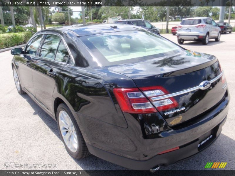 Tuxedo Black Metallic / Dune 2015 Ford Taurus Limited