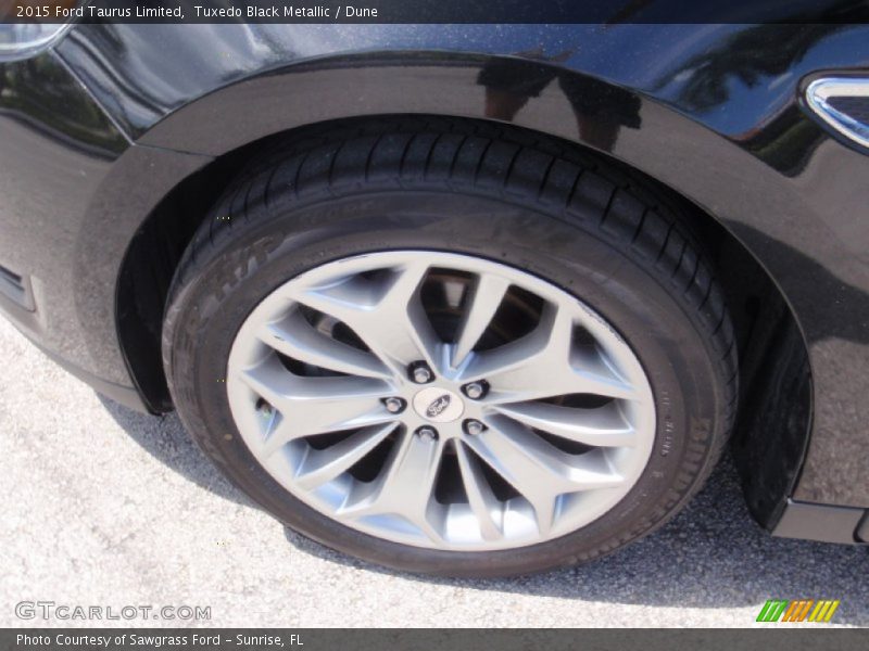 Tuxedo Black Metallic / Dune 2015 Ford Taurus Limited