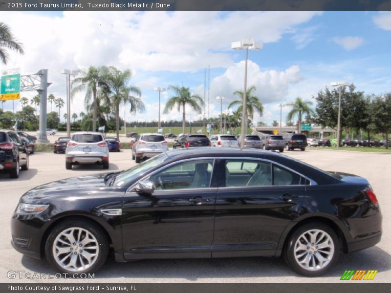 Tuxedo Black Metallic / Dune 2015 Ford Taurus Limited