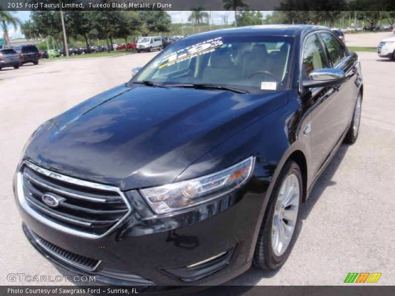 Tuxedo Black Metallic / Dune 2015 Ford Taurus Limited