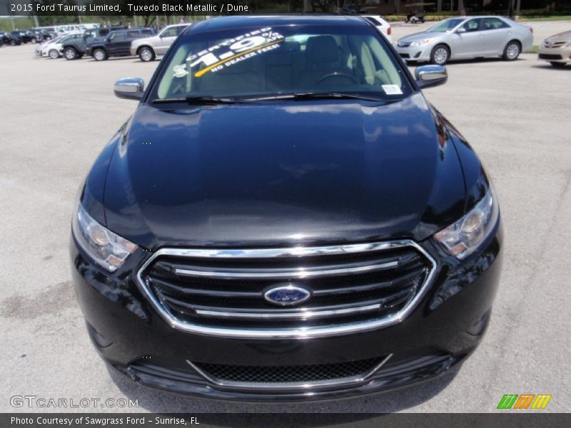 Tuxedo Black Metallic / Dune 2015 Ford Taurus Limited