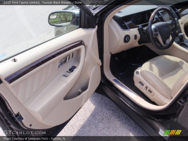 Tuxedo Black Metallic / Dune 2015 Ford Taurus Limited