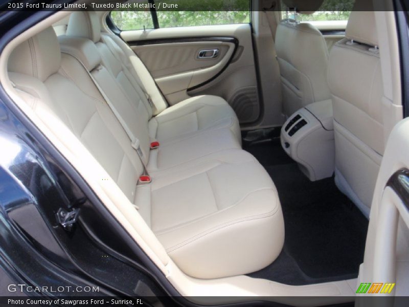 Tuxedo Black Metallic / Dune 2015 Ford Taurus Limited