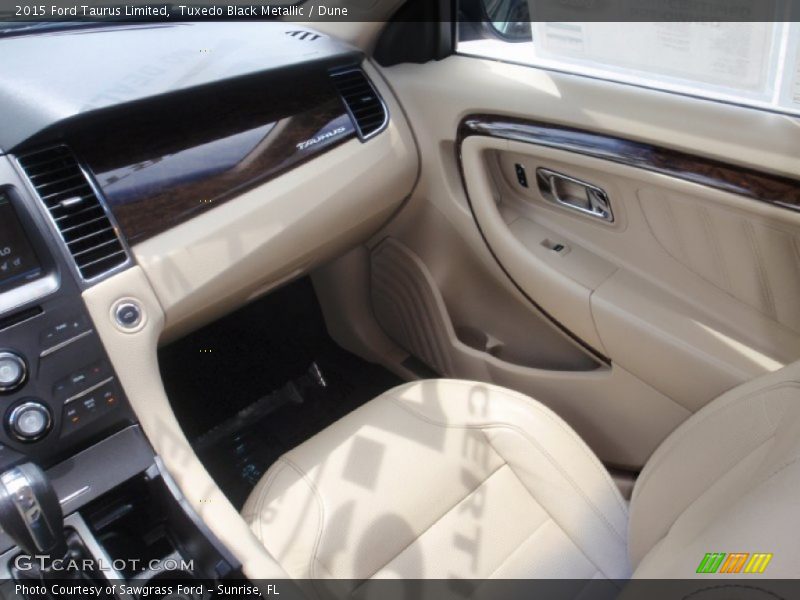 Tuxedo Black Metallic / Dune 2015 Ford Taurus Limited