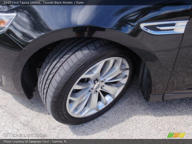 Tuxedo Black Metallic / Dune 2015 Ford Taurus Limited