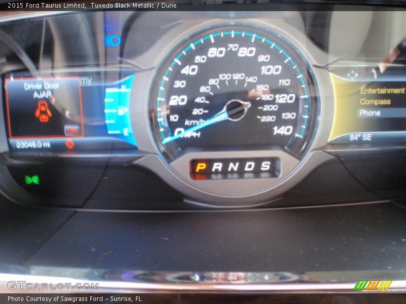 Tuxedo Black Metallic / Dune 2015 Ford Taurus Limited