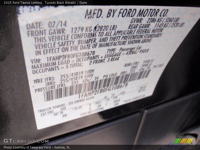 Tuxedo Black Metallic / Dune 2015 Ford Taurus Limited