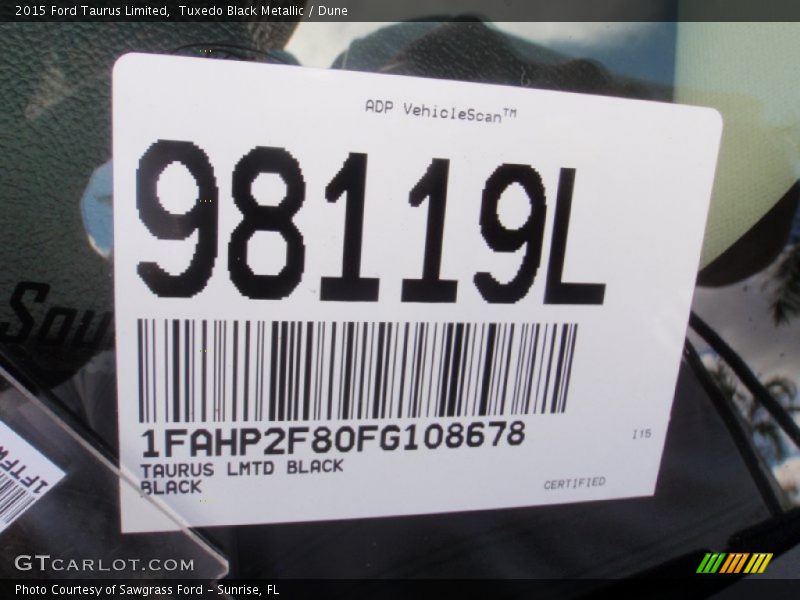 Tuxedo Black Metallic / Dune 2015 Ford Taurus Limited