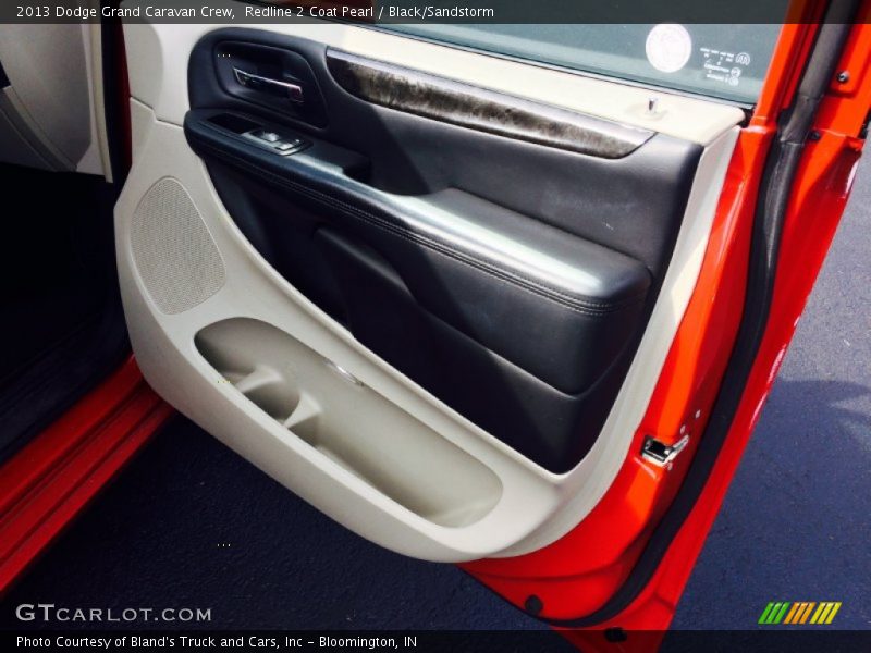 Redline 2 Coat Pearl / Black/Sandstorm 2013 Dodge Grand Caravan Crew