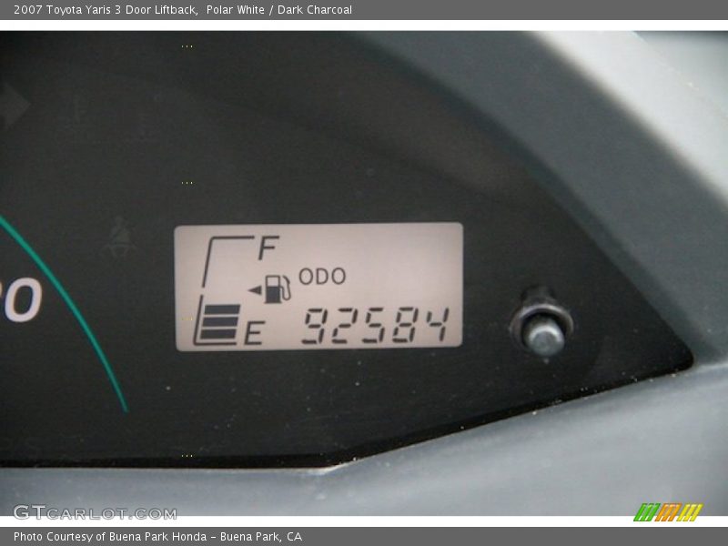 Polar White / Dark Charcoal 2007 Toyota Yaris 3 Door Liftback