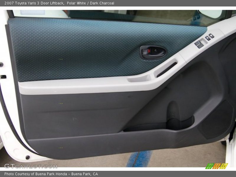 Polar White / Dark Charcoal 2007 Toyota Yaris 3 Door Liftback