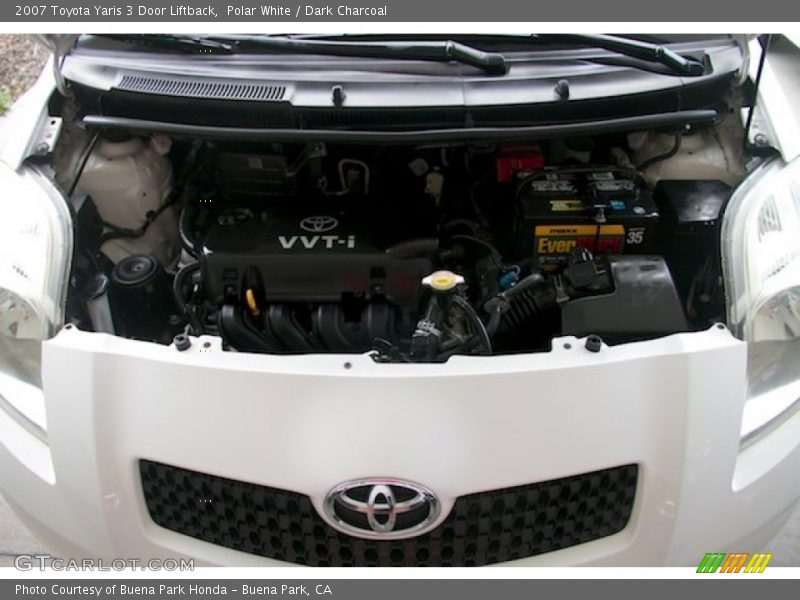 Polar White / Dark Charcoal 2007 Toyota Yaris 3 Door Liftback