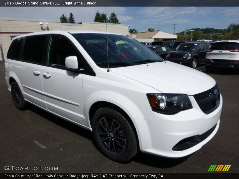 Bright White / Black 2016 Dodge Grand Caravan SE