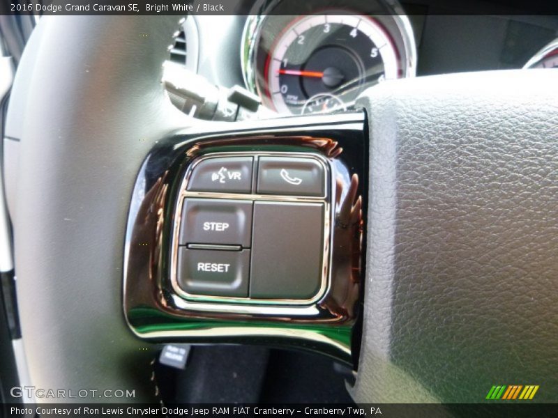 Bright White / Black 2016 Dodge Grand Caravan SE