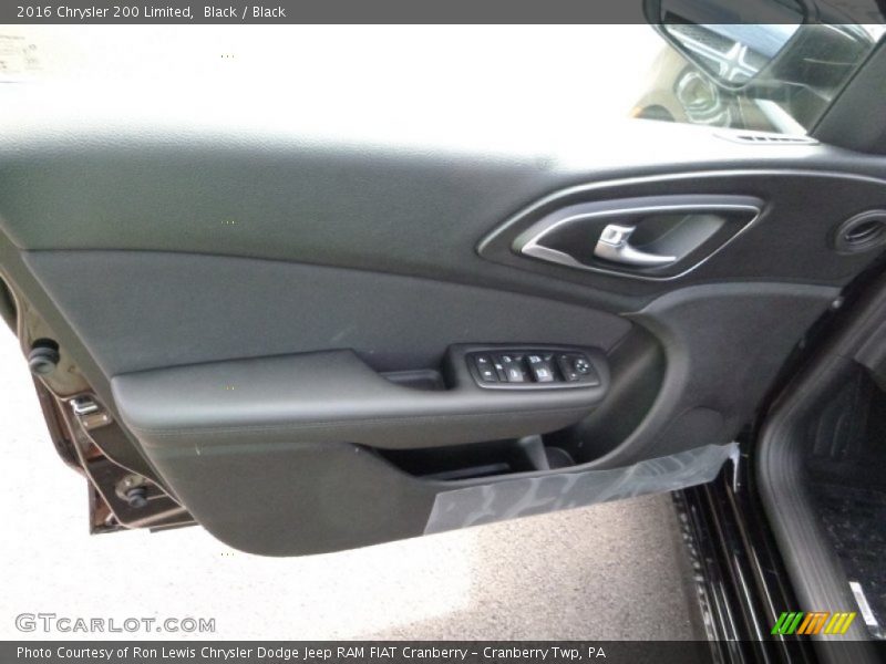 Black / Black 2016 Chrysler 200 Limited