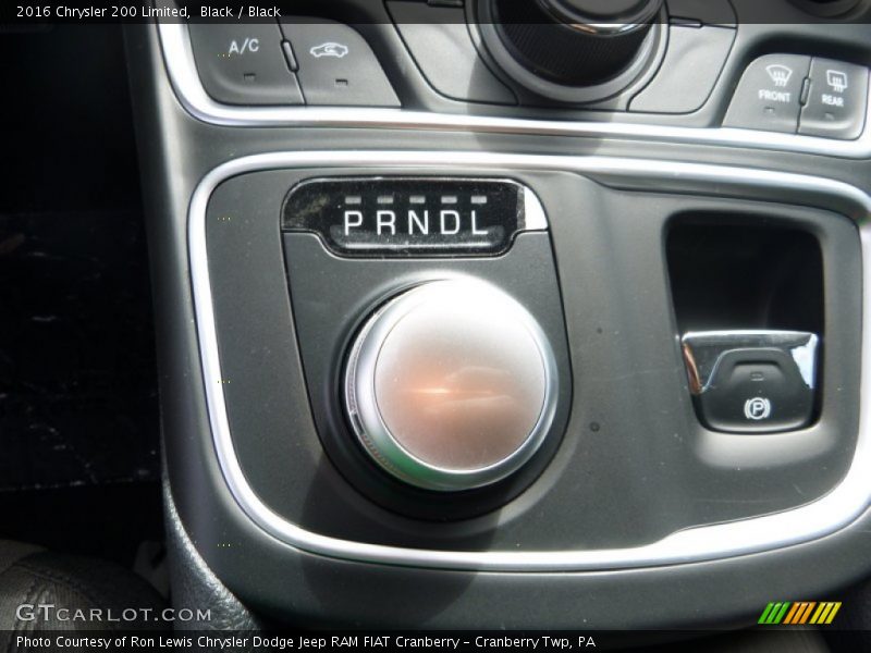 Black / Black 2016 Chrysler 200 Limited