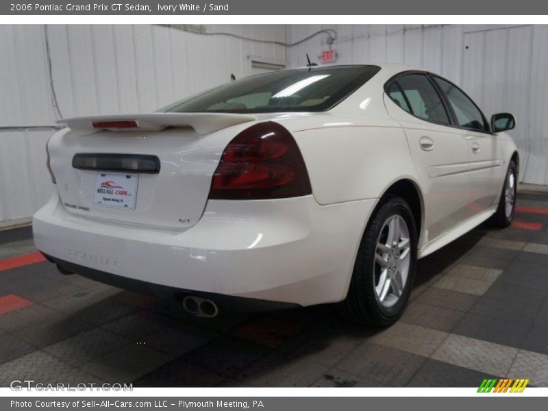 Ivory White / Sand 2006 Pontiac Grand Prix GT Sedan