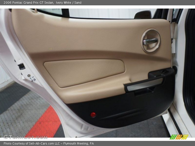 Ivory White / Sand 2006 Pontiac Grand Prix GT Sedan
