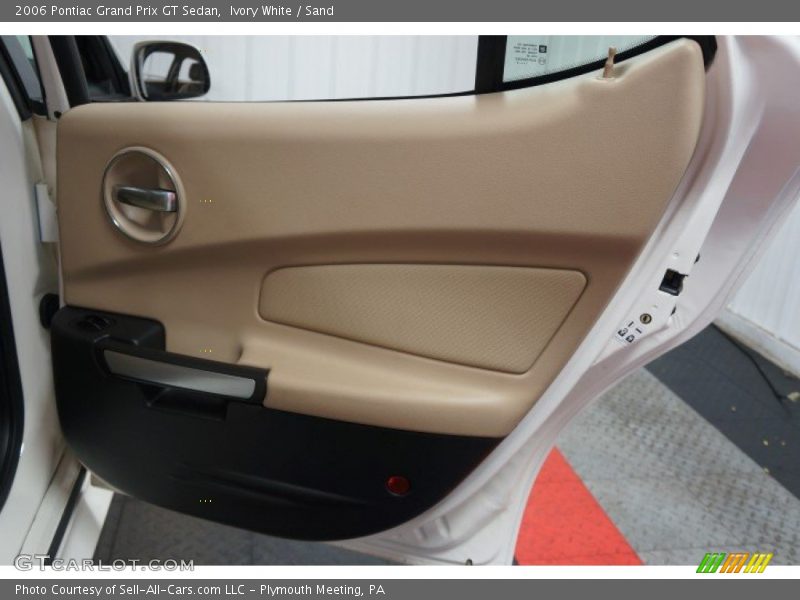 Ivory White / Sand 2006 Pontiac Grand Prix GT Sedan