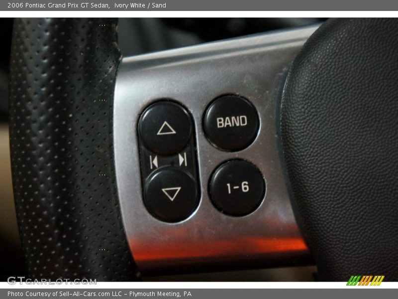 Ivory White / Sand 2006 Pontiac Grand Prix GT Sedan
