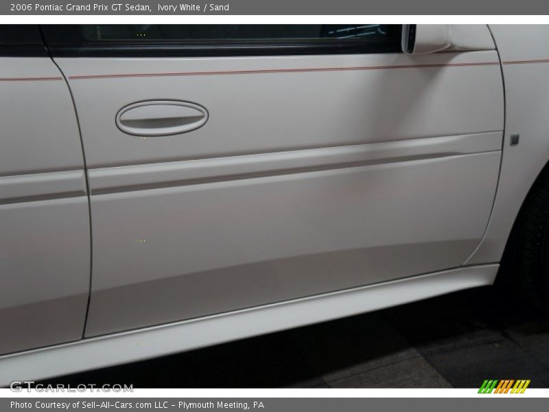 Ivory White / Sand 2006 Pontiac Grand Prix GT Sedan
