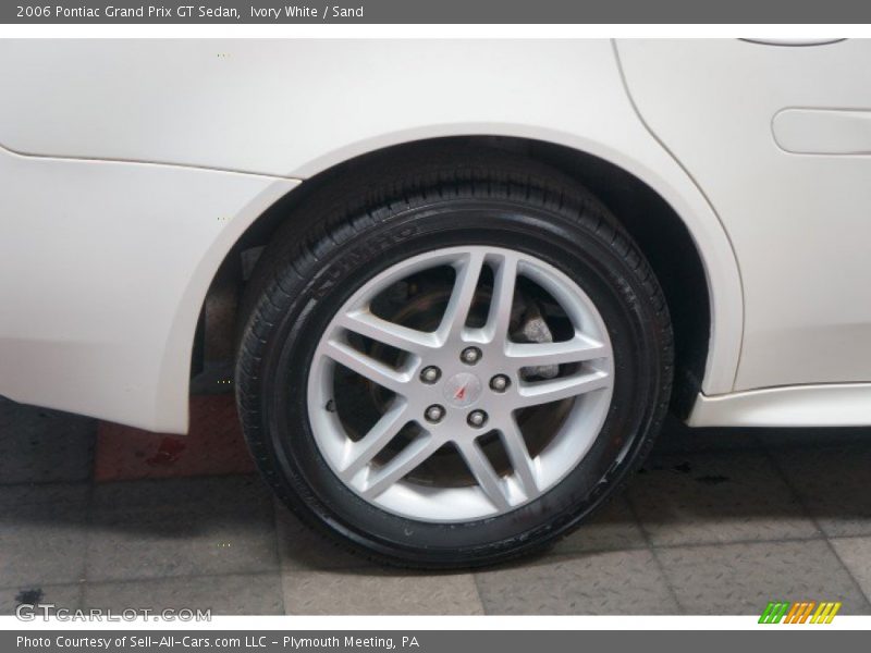 Ivory White / Sand 2006 Pontiac Grand Prix GT Sedan