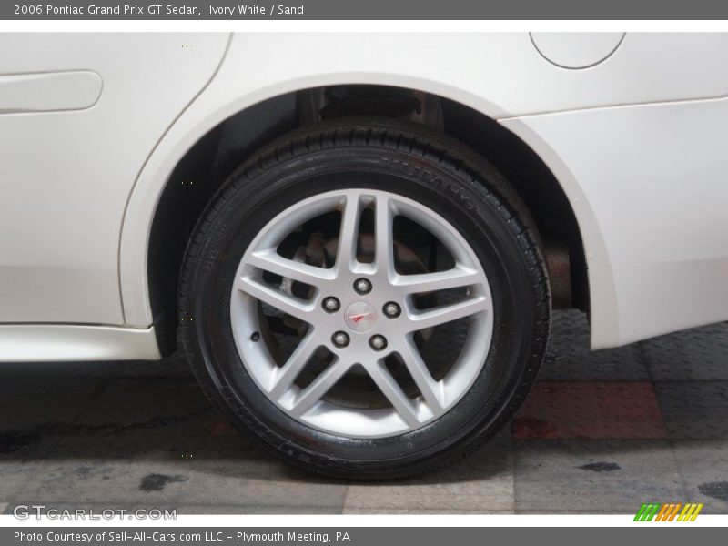 Ivory White / Sand 2006 Pontiac Grand Prix GT Sedan