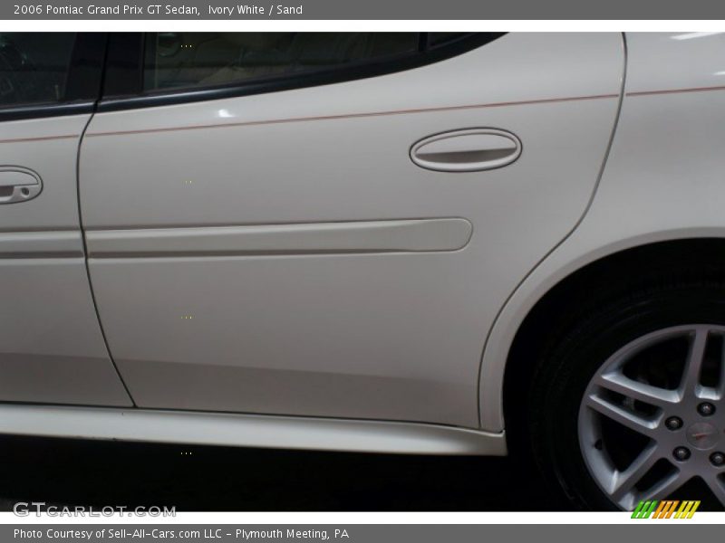 Ivory White / Sand 2006 Pontiac Grand Prix GT Sedan