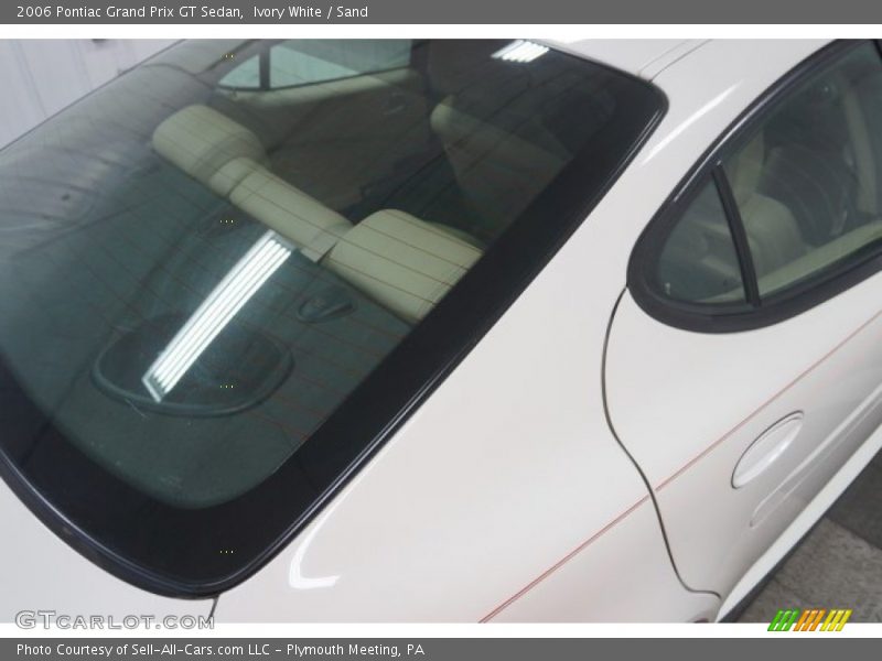 Ivory White / Sand 2006 Pontiac Grand Prix GT Sedan