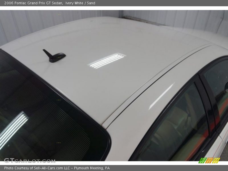 Ivory White / Sand 2006 Pontiac Grand Prix GT Sedan