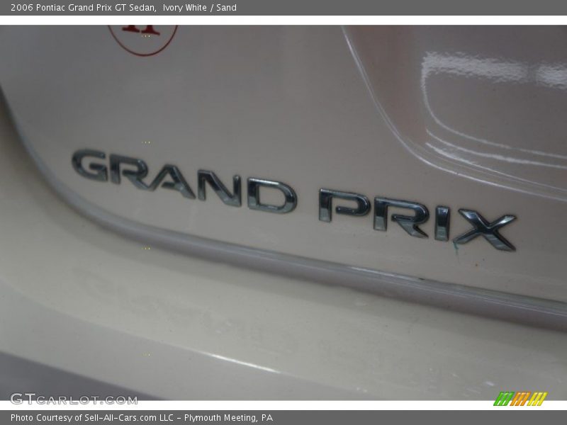 Ivory White / Sand 2006 Pontiac Grand Prix GT Sedan