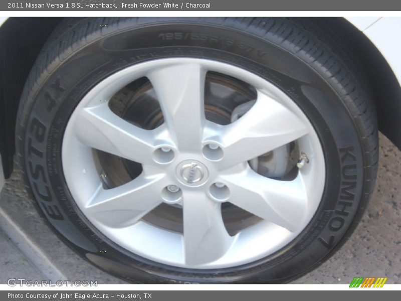 Fresh Powder White / Charcoal 2011 Nissan Versa 1.8 SL Hatchback