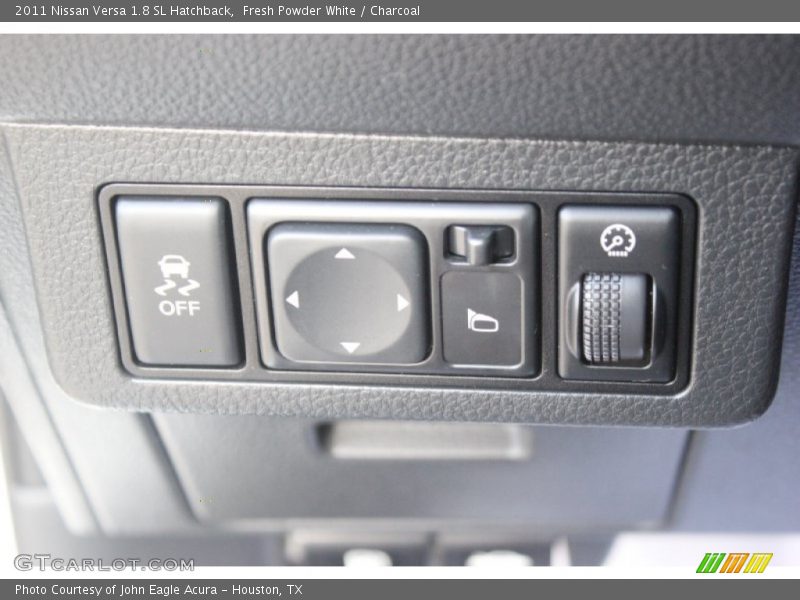 Fresh Powder White / Charcoal 2011 Nissan Versa 1.8 SL Hatchback