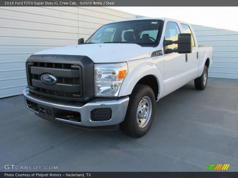 Front 3/4 View of 2016 F250 Super Duty XL Crew Cab