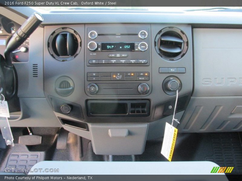 Controls of 2016 F250 Super Duty XL Crew Cab