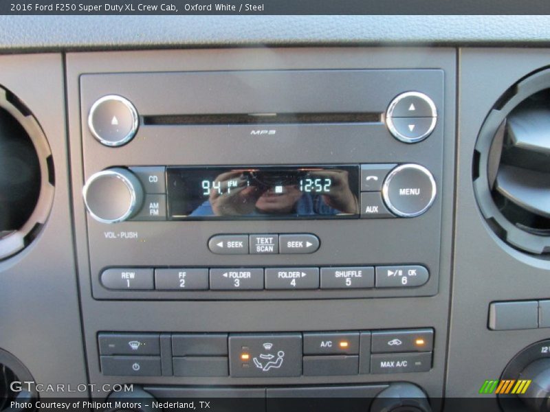 Controls of 2016 F250 Super Duty XL Crew Cab