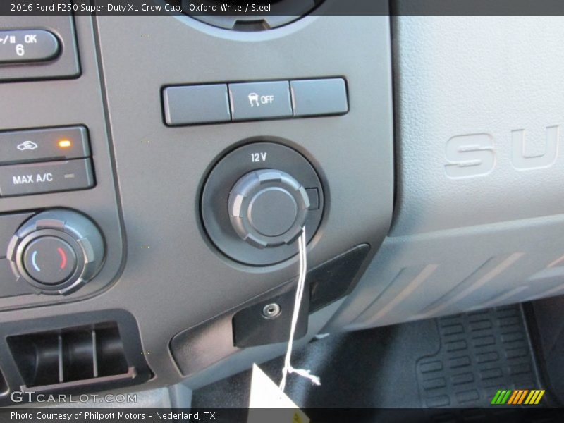 Controls of 2016 F250 Super Duty XL Crew Cab