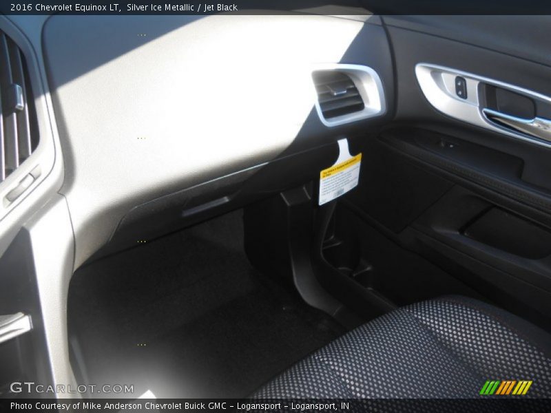 Silver Ice Metallic / Jet Black 2016 Chevrolet Equinox LT