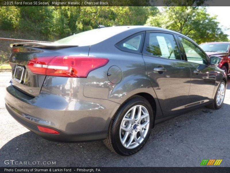 Magnetic Metallic / Charcoal Black 2015 Ford Focus SE Sedan